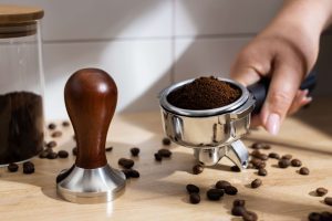 استفاده از دانه های قهوه خیلی ریز یا خیلی درشت آسیاب شده